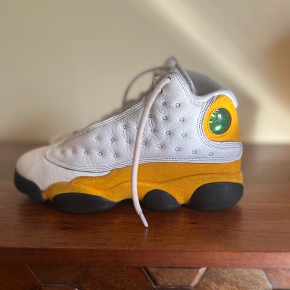 Kids Jordan Retro 13 White/Yellow Size 3.5Y - Picture 4 of 12